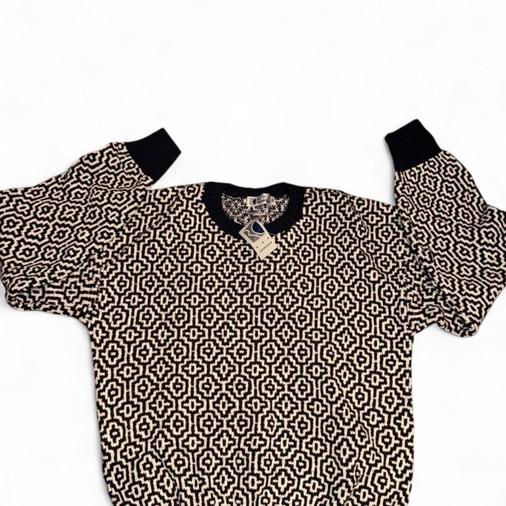 Geometric Patterned Black and Cream Sweater